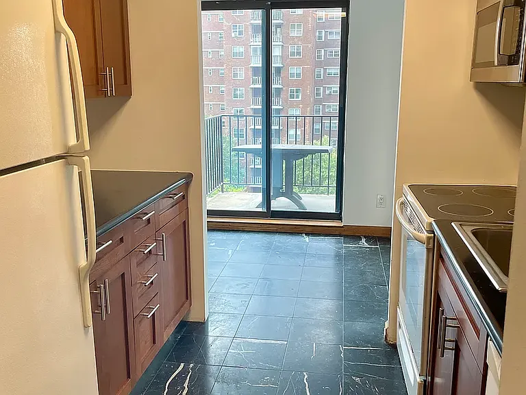 370 W 30th St #12A — Photo 1