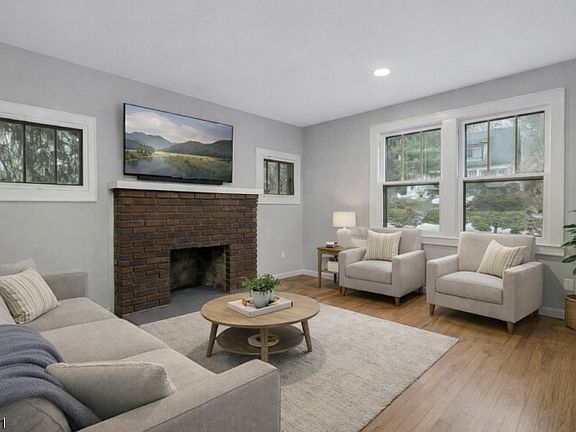 4th image of 173 Runnymede Rd