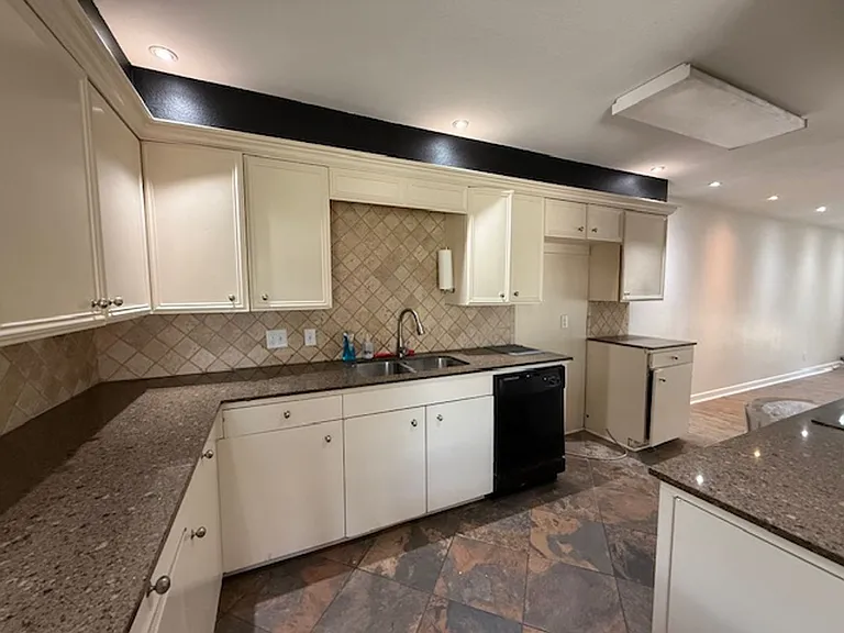 2125 S Willis St — Photo 7