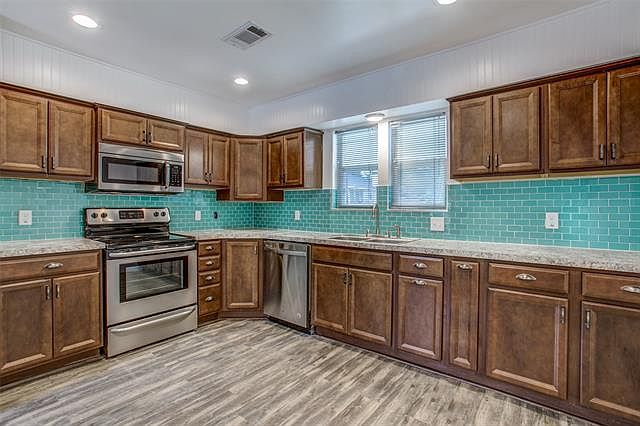 1st image of 712 Baker St