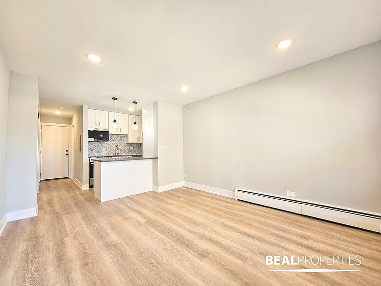 555 W Stratford Place — Photo 11