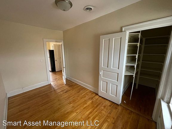 3rd image of 2715 N Fratney St