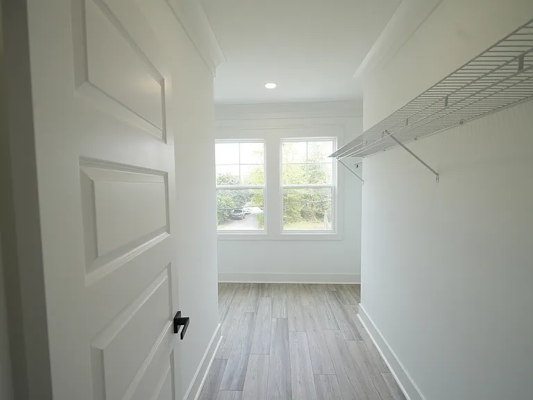 2047 Forest Ave — Photo 9