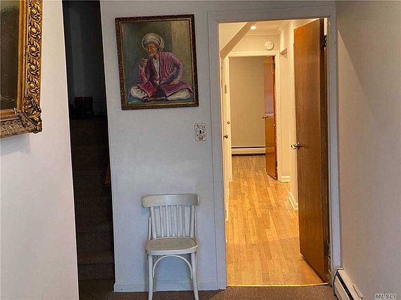 4th image of 604 Lakeville Rd #1