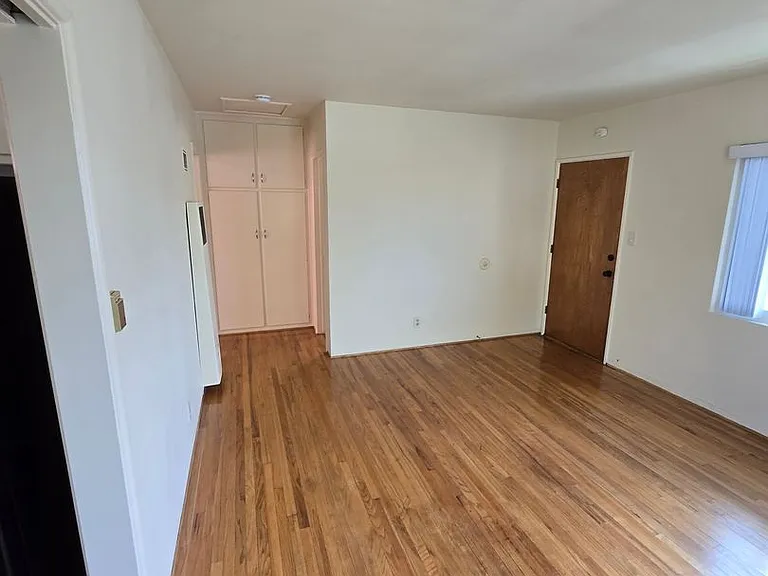 500-502 E Cypress Ave — Photo 4