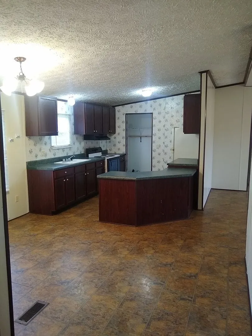 3BD/2B Mobile Home in Lakeland, GA — Photo 4