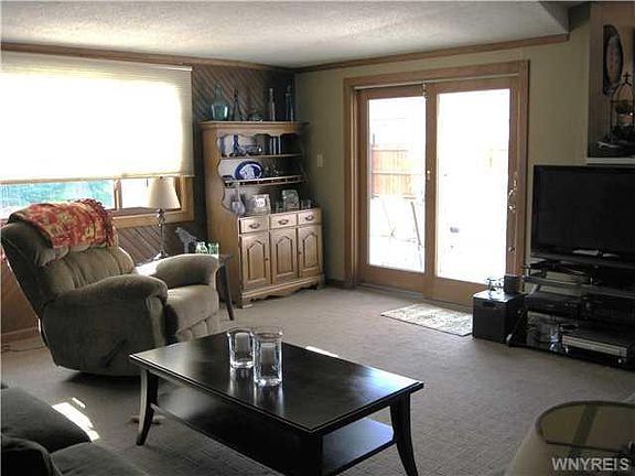 4th image of 158 Wallace Ave