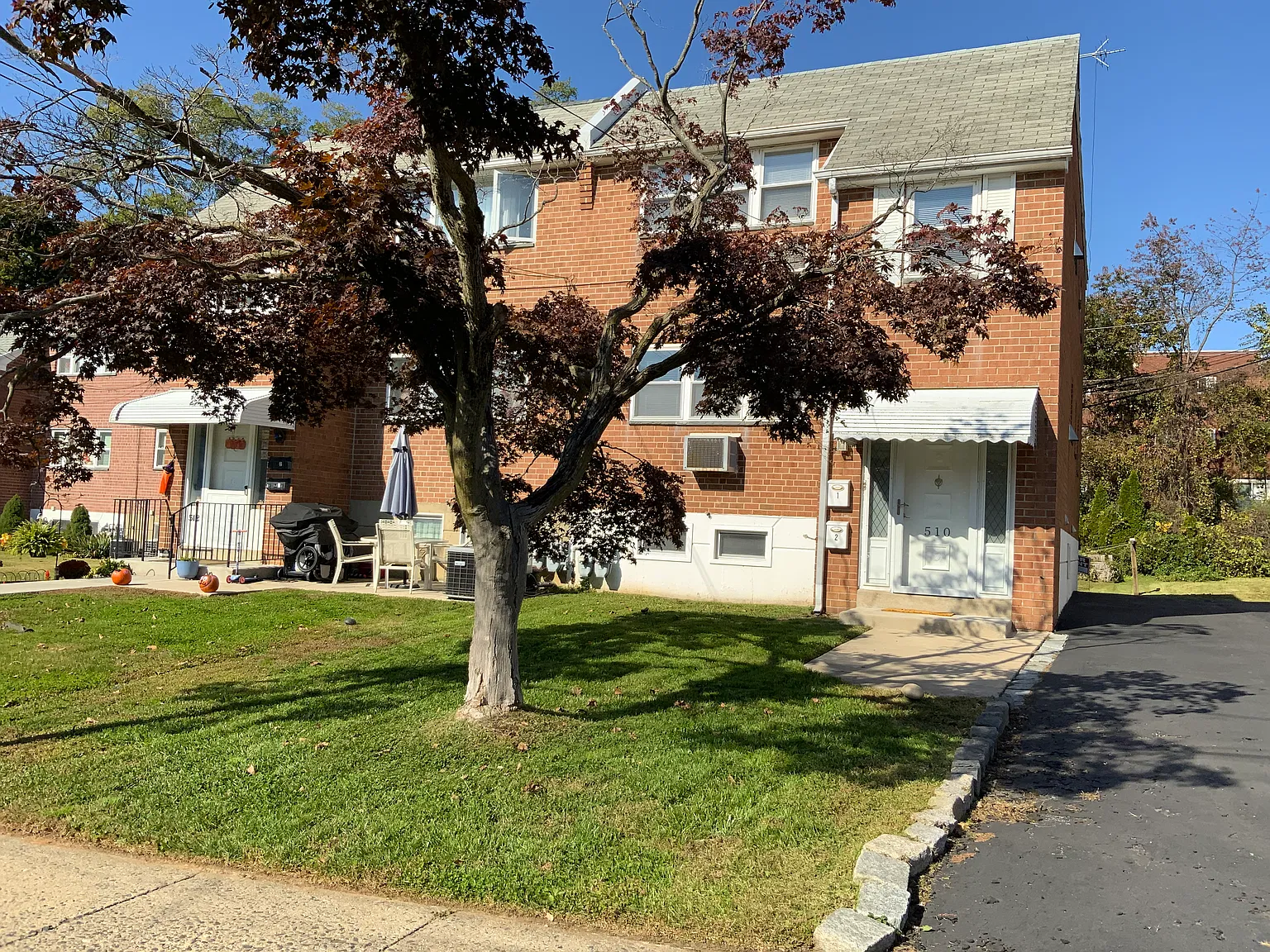 2 bed, 900 sqft, $1,750 — Photo 1