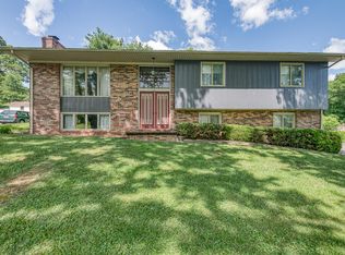 1871 Forest View Dr, Kingsport, TN 37660