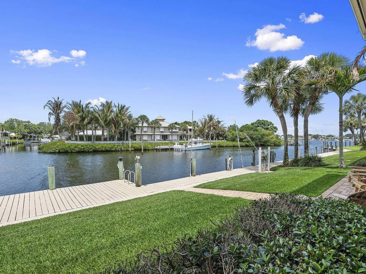 2 bed, 2.5 bath, 1760 sqft, $4,500 — Photo 3