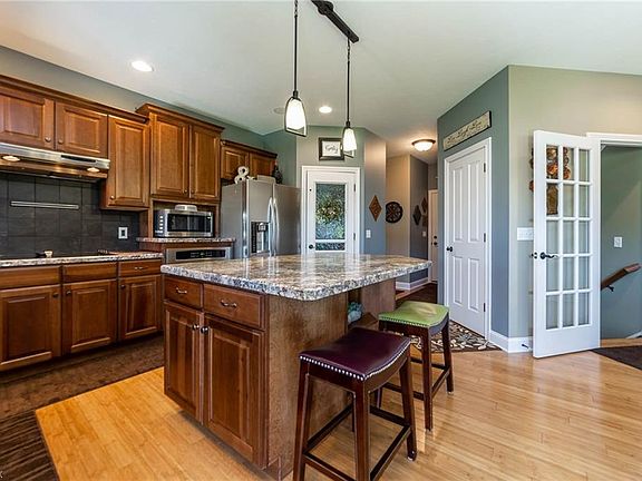 4th image of 2570 Fairfield Dr