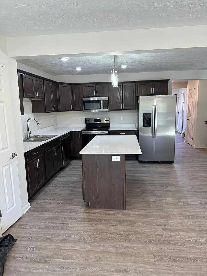 Creekwood Townhomes — Photo 4