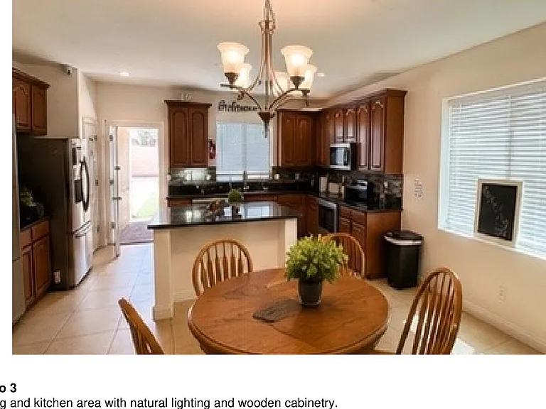 1069 E Blue Spruce Ln — Photo 2