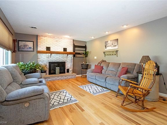 3rd image of 4990 Chippewa Rd
