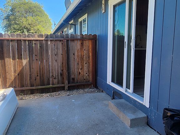 3rd image of 647 Dutton Ave #11549988
