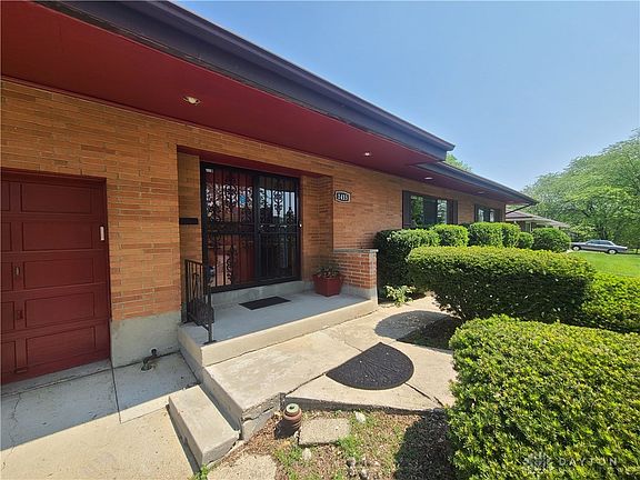 4th image of 1415 Earlham Dr
