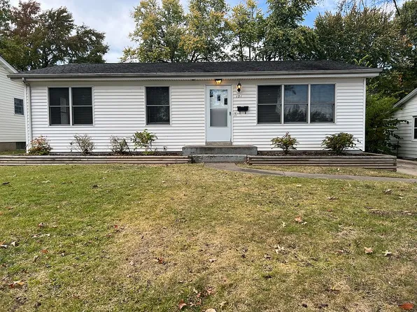 121 S Cadillac Dr, Saint Charles, MO 63301