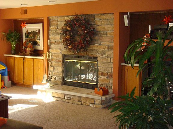 1st Floor Family Room 24 x 19