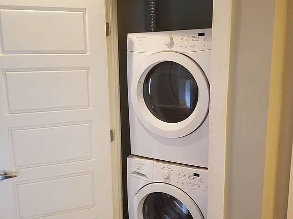 5th image of 1347 Dekalb Ave #1