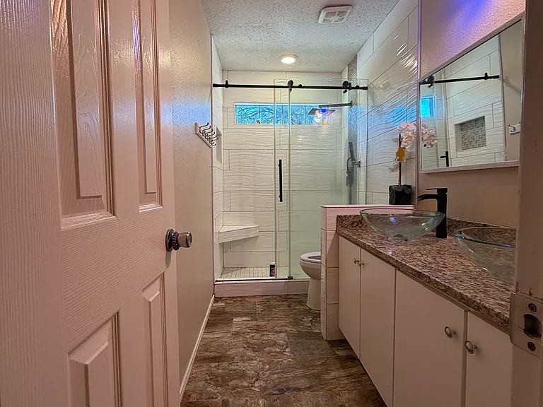 4610 Bay Point Dr — Photo 3