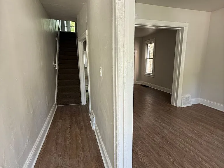 319 Rutherford Ave — Photo 7
