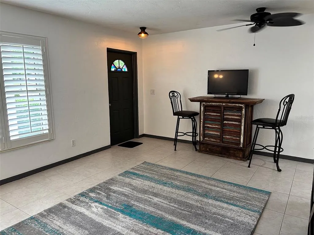 1 bed, 1.0 bath, 825 sqft, $1,450 — Photo 3