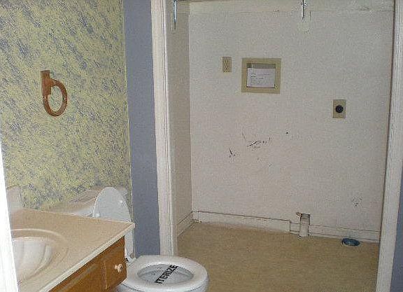 2nd image of 6906 N Orchard St
