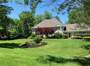 6078 Chagrin Highlands Dr, Solon, OH 44139