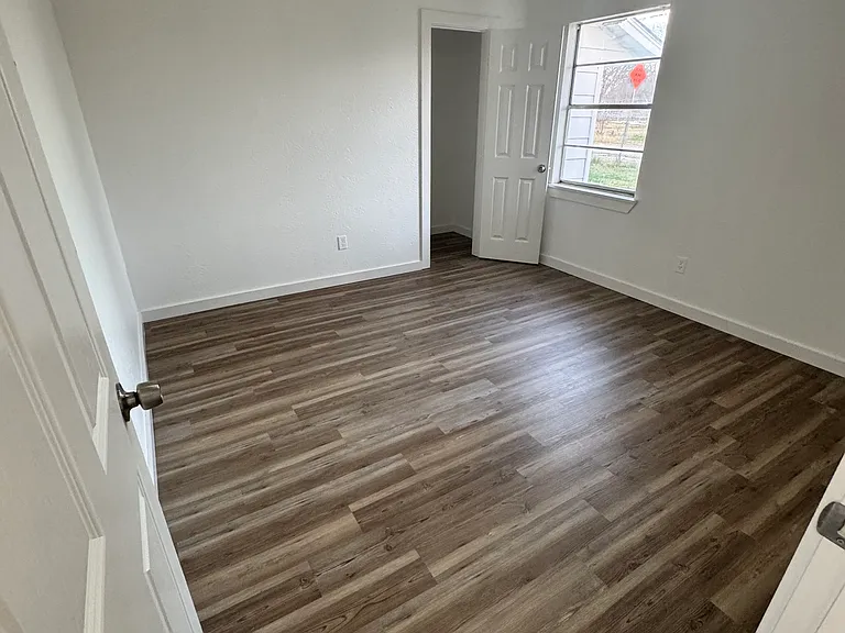 108 E Kirby St — Photo 10
