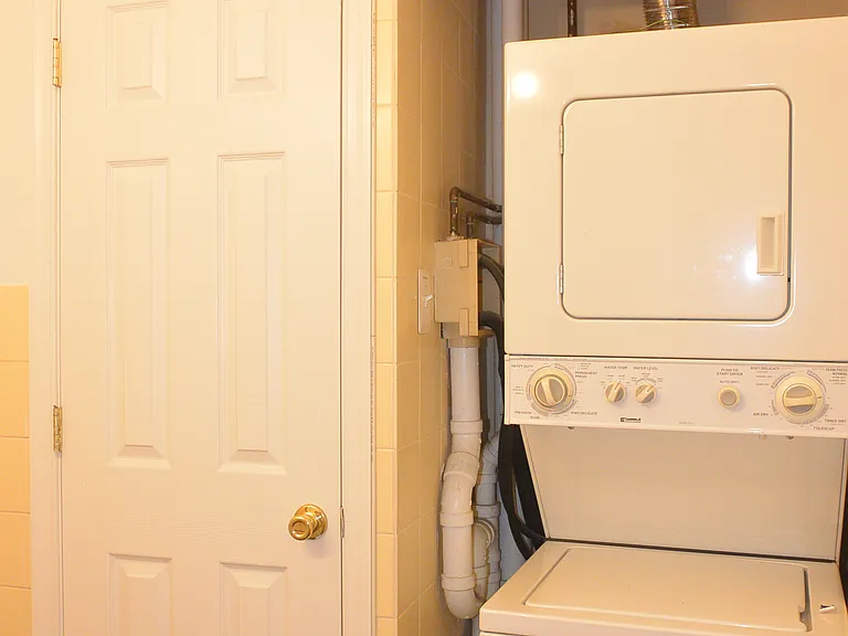 916 Light St #A — Photo 12