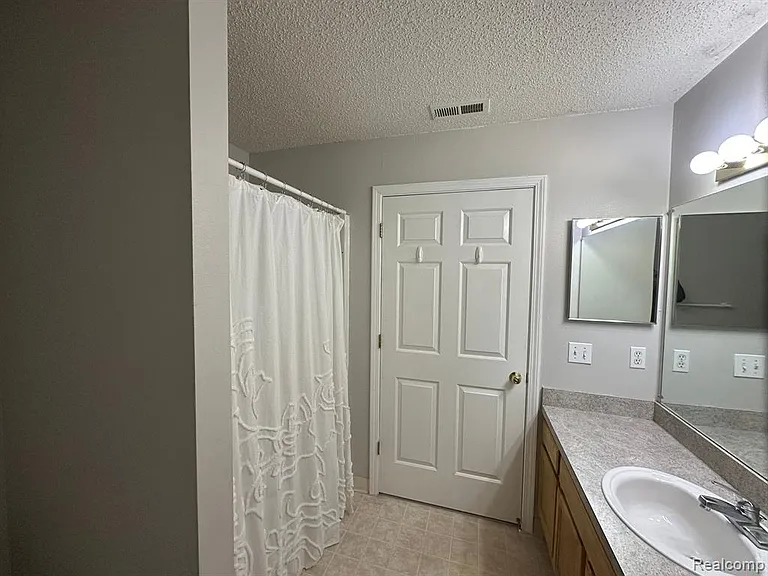 12101 Pinehurst Ln — Photo 14