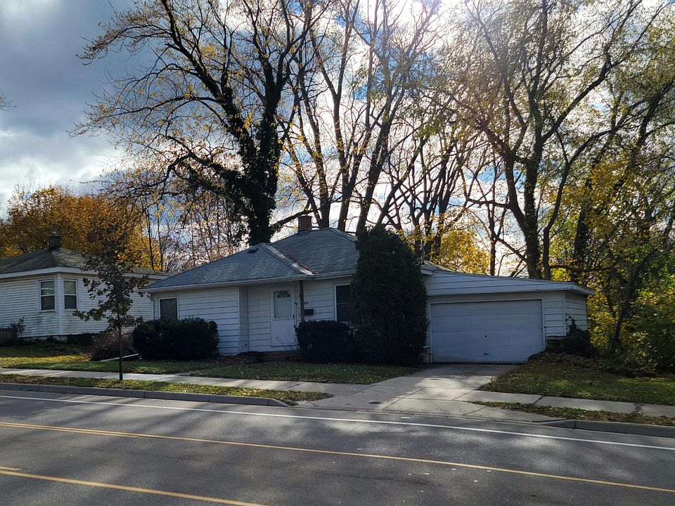 1st image of 870 Leonard St NE