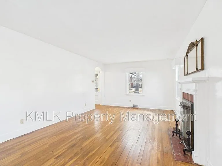 407 Washington St NE — Photo 9