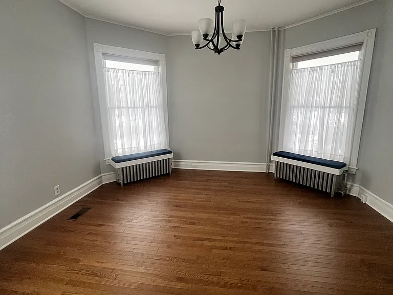 447 Glen St #1 — Photo 5