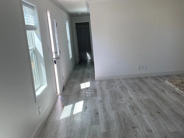 4 T Rd — Photo 5