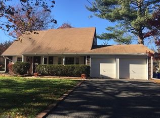 22 Buttonwood Dr, Somerset, NJ