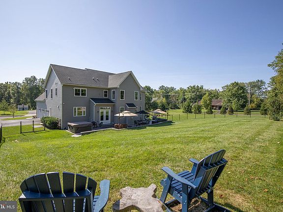 4th image of 2 Oxford Ln