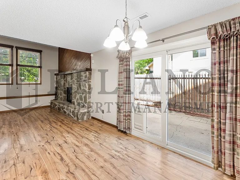 1111 E Redwood Rd — Photo 13