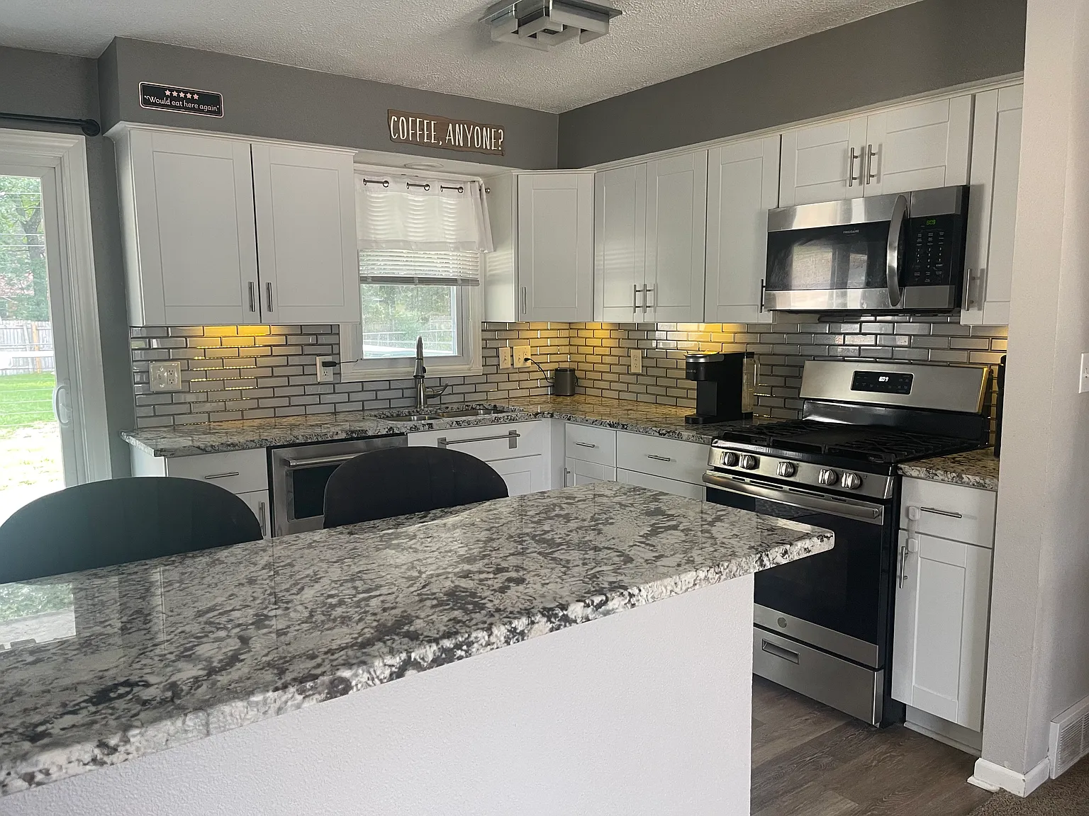 3 bed, 871 sqft, $1,700 — Photo 2