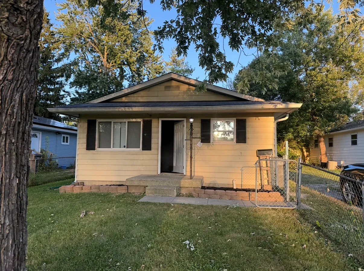 3 bed, 1200 sqft, $1,150 — Photo 1