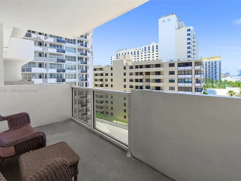 100 Lincoln Rd #811 — Photo 2