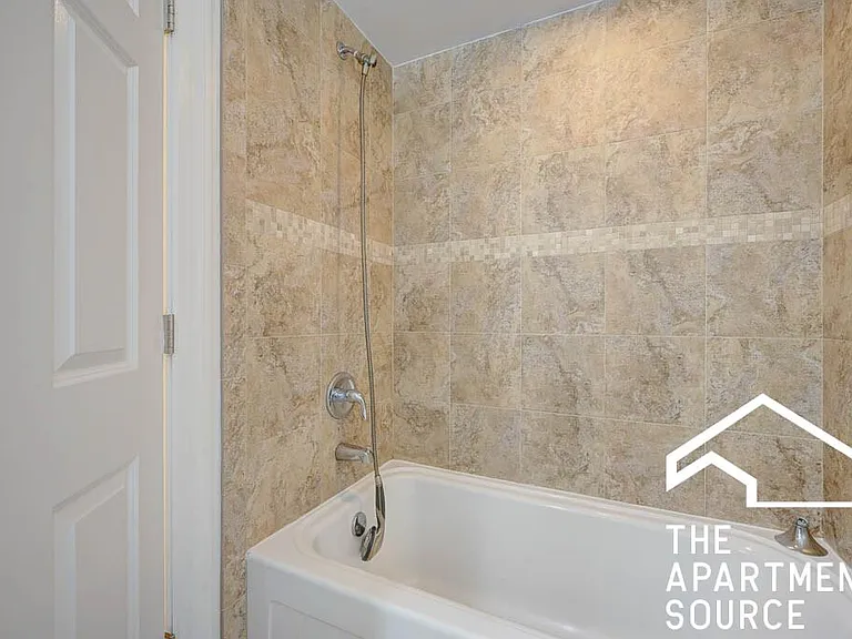 2826 N Albany Ave — Photo 11