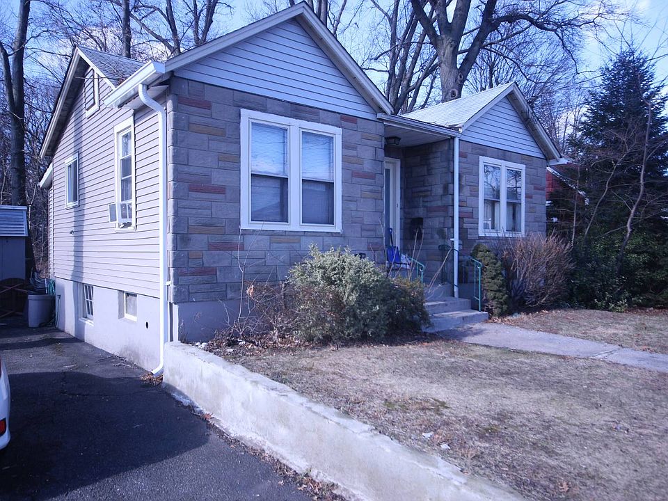 2nd image of 71 Franklin St