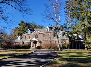 310 Laurel Ln, Syosset, NY 11791