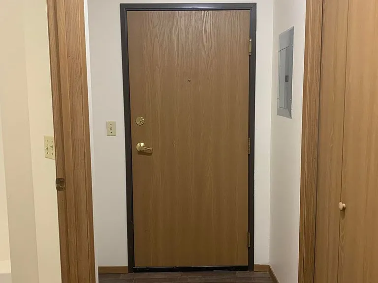 Dakota E & W Apartments — Photo 30