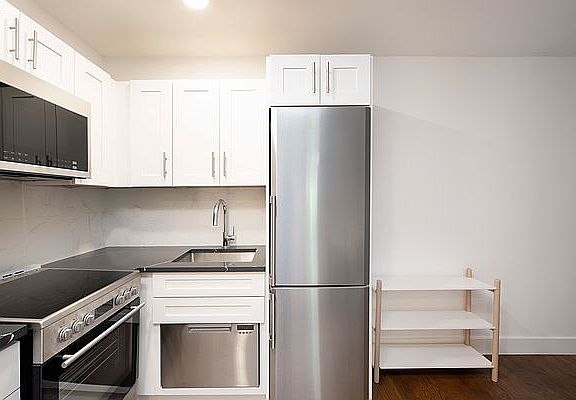 2nd image of 510 6th St #E8