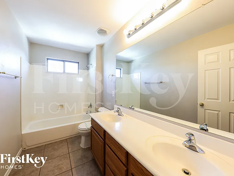 15608 N 172nd Ln — Photo 15