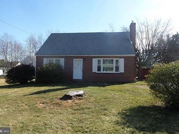 2nd image of 2406 Smiths Ln