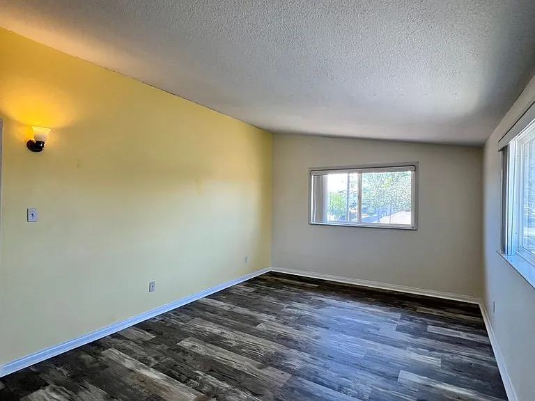 1552 Elm Ave ( F ) — Photo 10