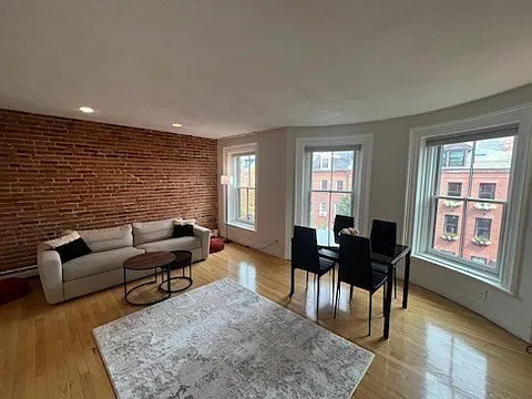 1 bed, 1.0 bath, 647 sqft, $3,700 — Photo 3